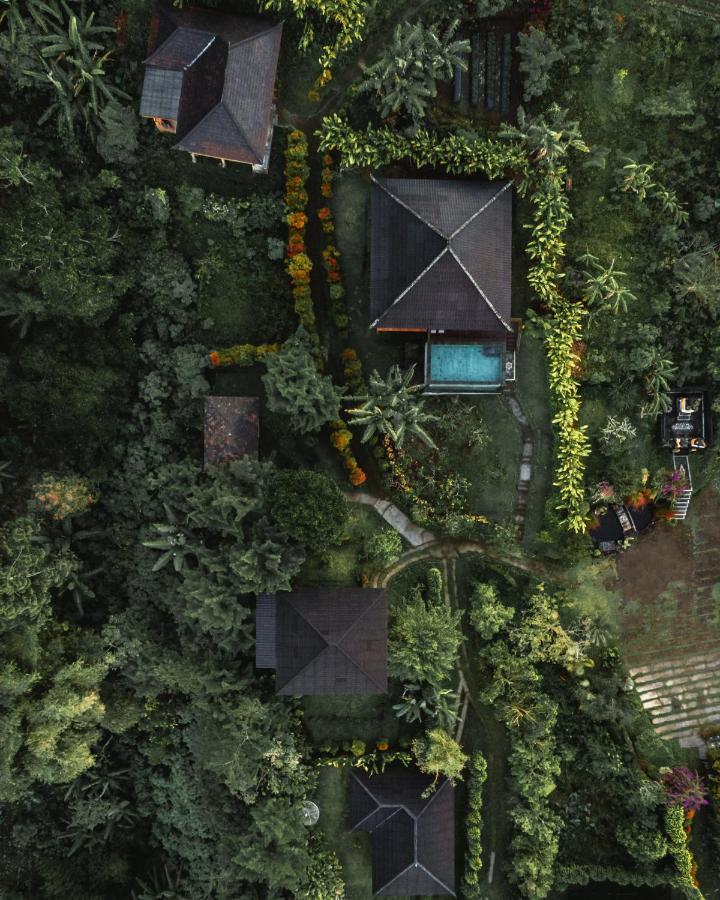 Munduk Menir Villas Exterior photo