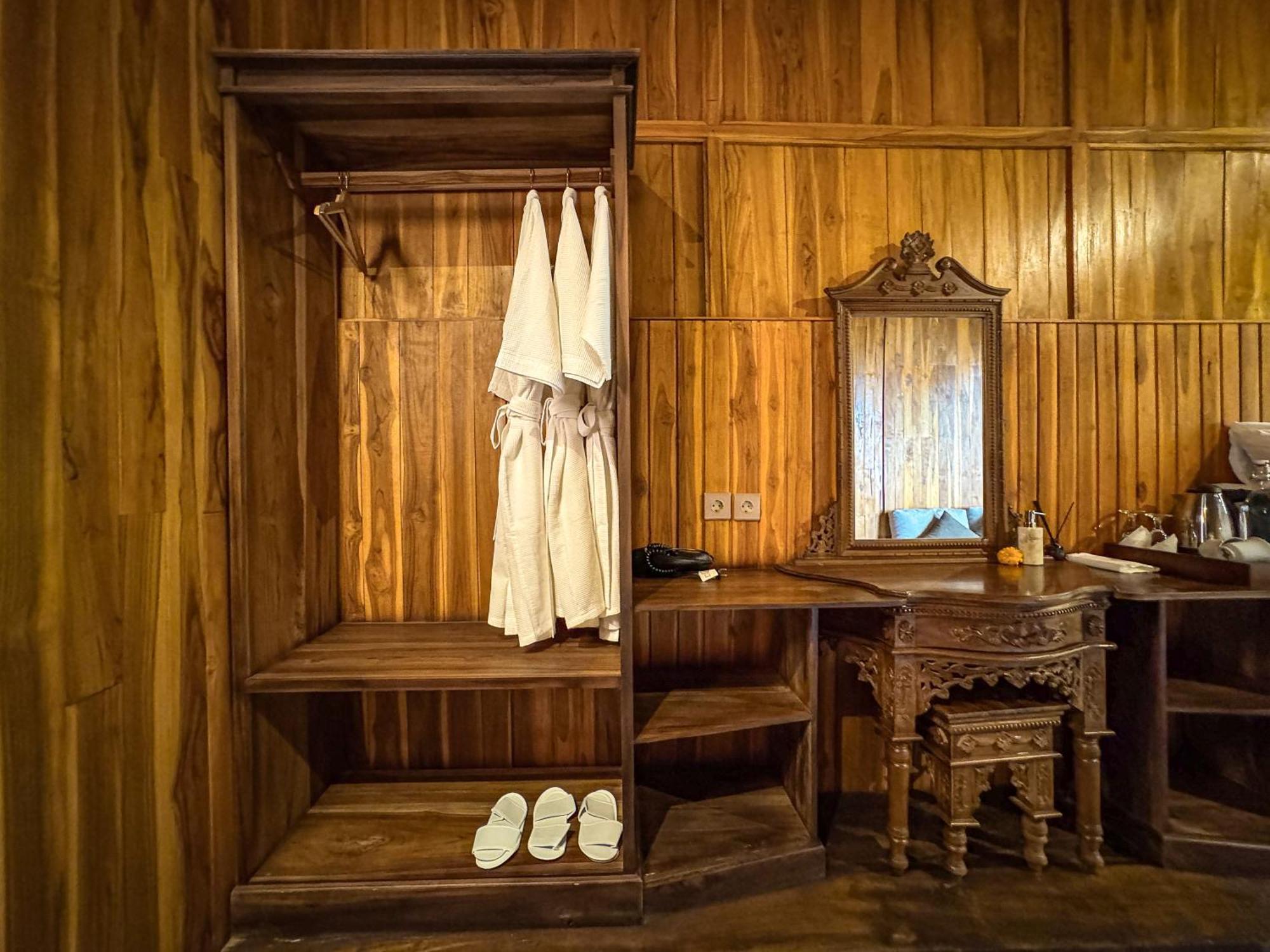 Munduk Menir Villas Room photo