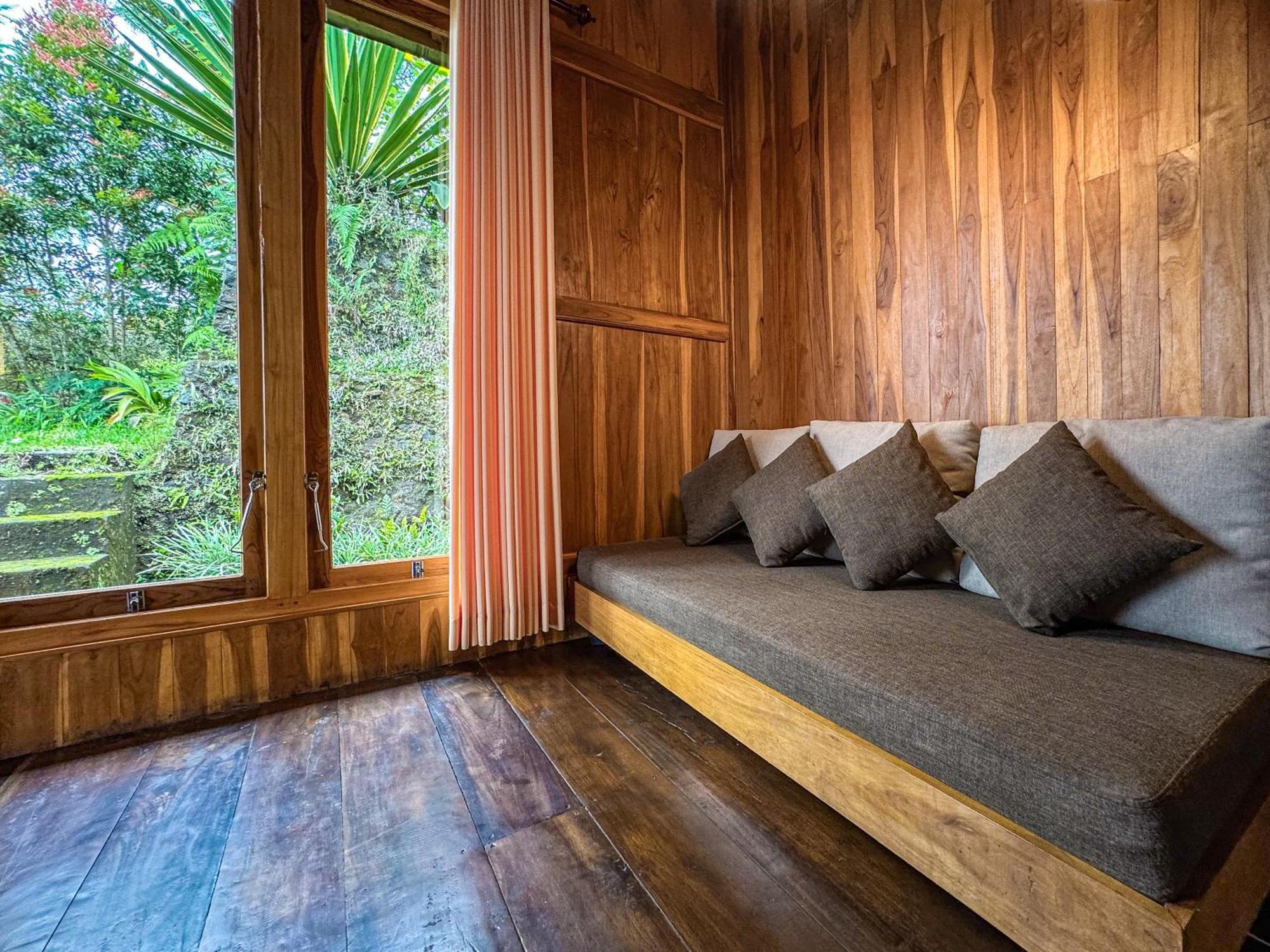 Munduk Menir Villas Room photo